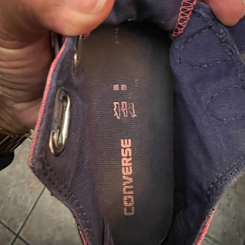 Converse size 6